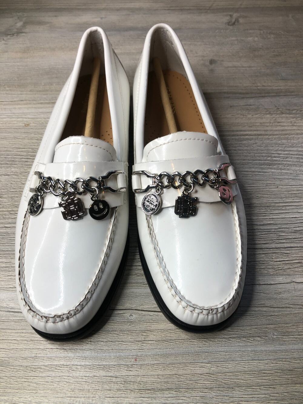 GH Bass NWOB Weejuns W/7 WHITNEY White Patent Leather Loafer Silver CHARMS